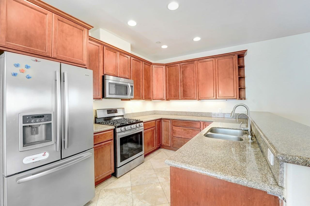 15612 Van Ness Ave - Photo 3 of 9