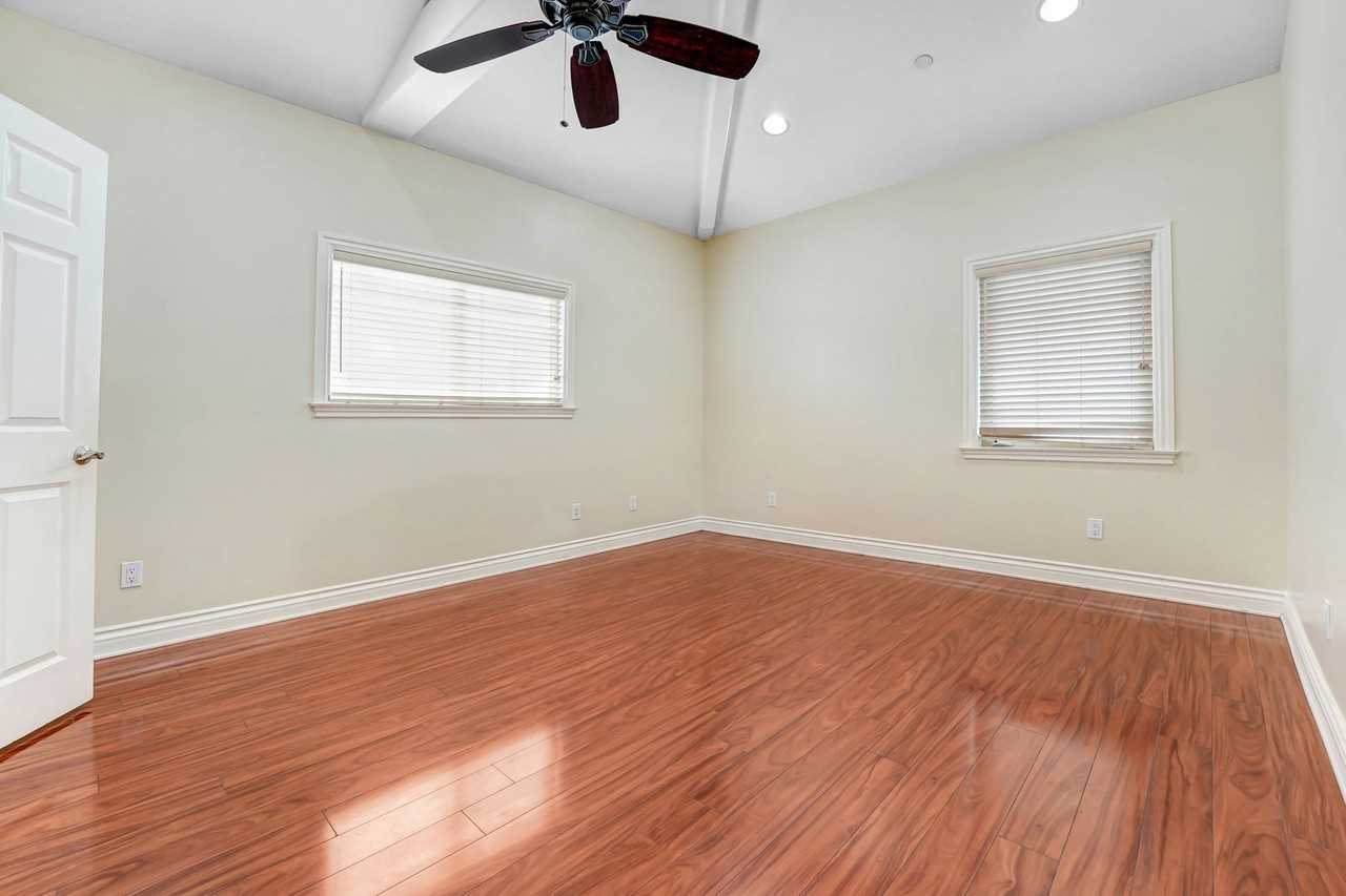 15612 Van Ness Ave - Photo 4 of 9