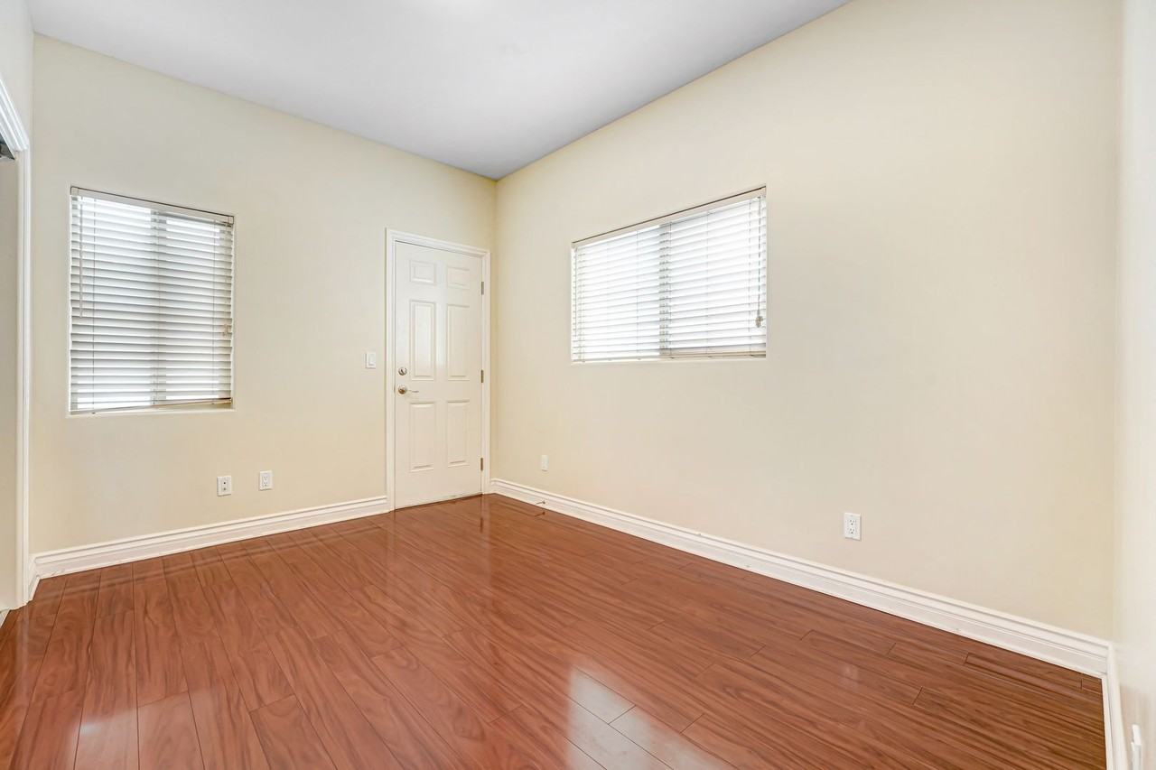 15612 Van Ness Ave - Photo 6 of 9
