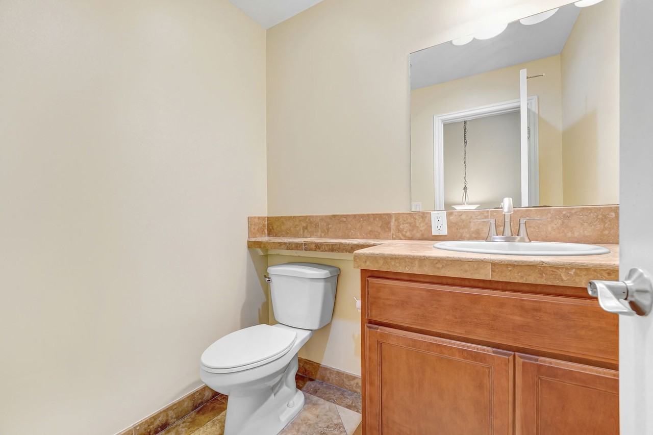 15612 Van Ness Ave - Photo 7 of 9