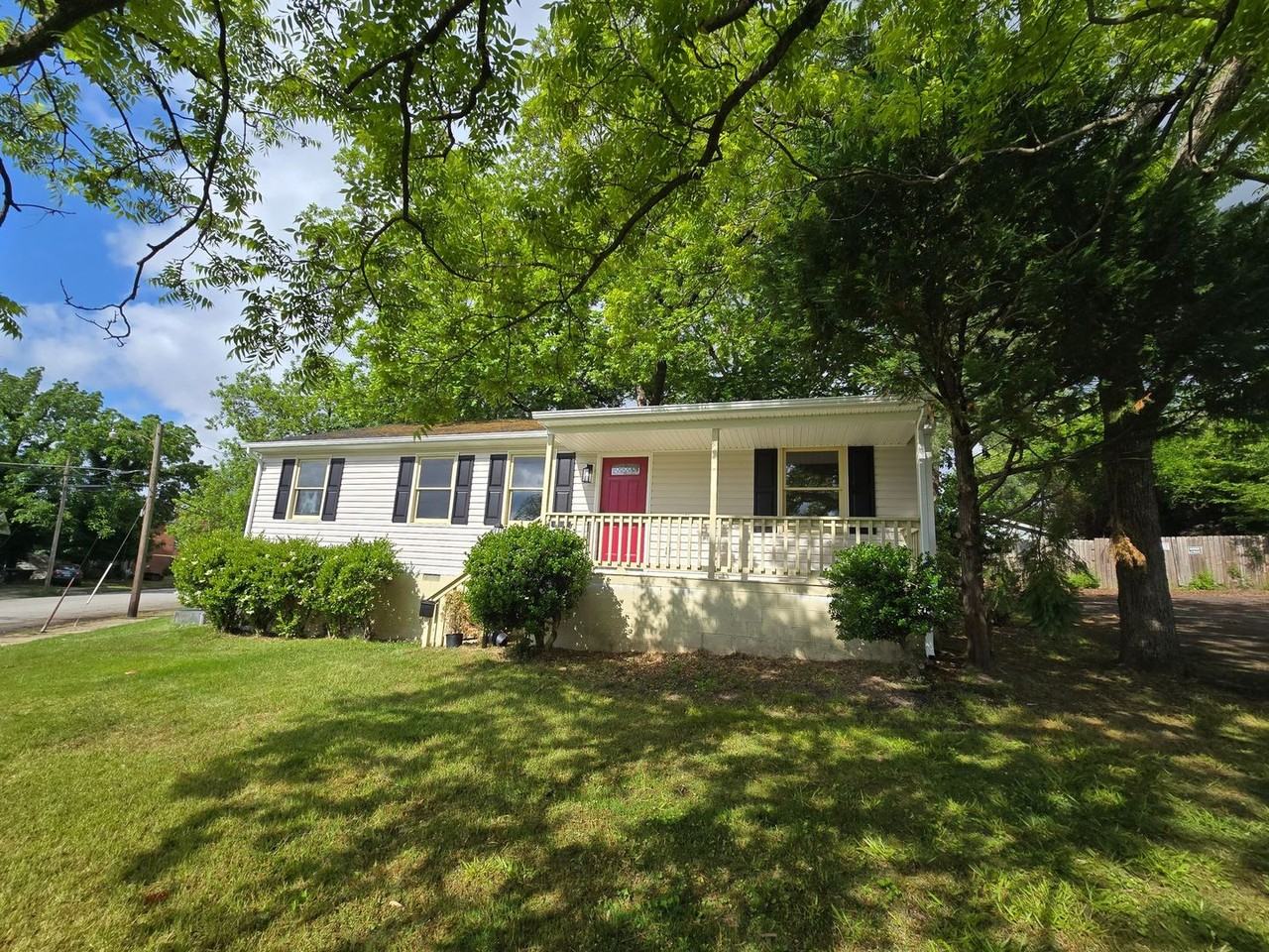 500 Floral Ave - Photo 2 of 26