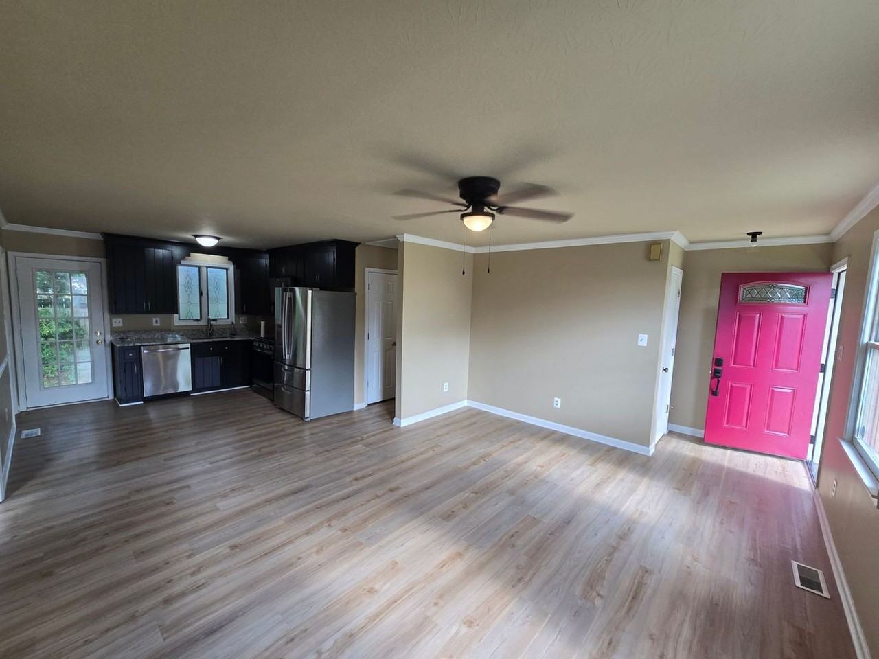 500 Floral Ave - Photo 5 of 26