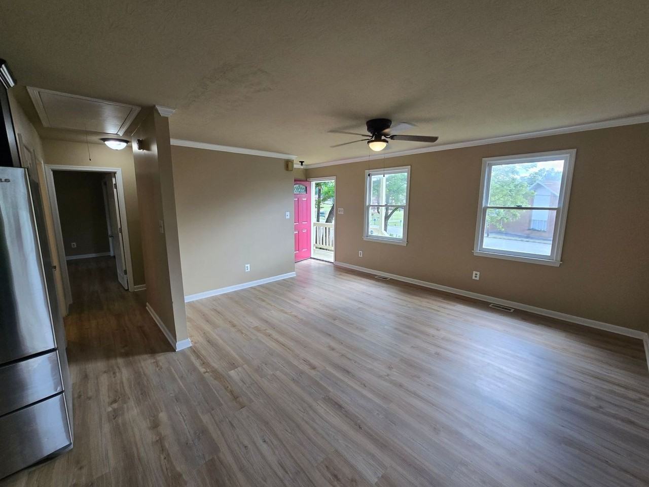 500 Floral Ave - Photo 6 of 26