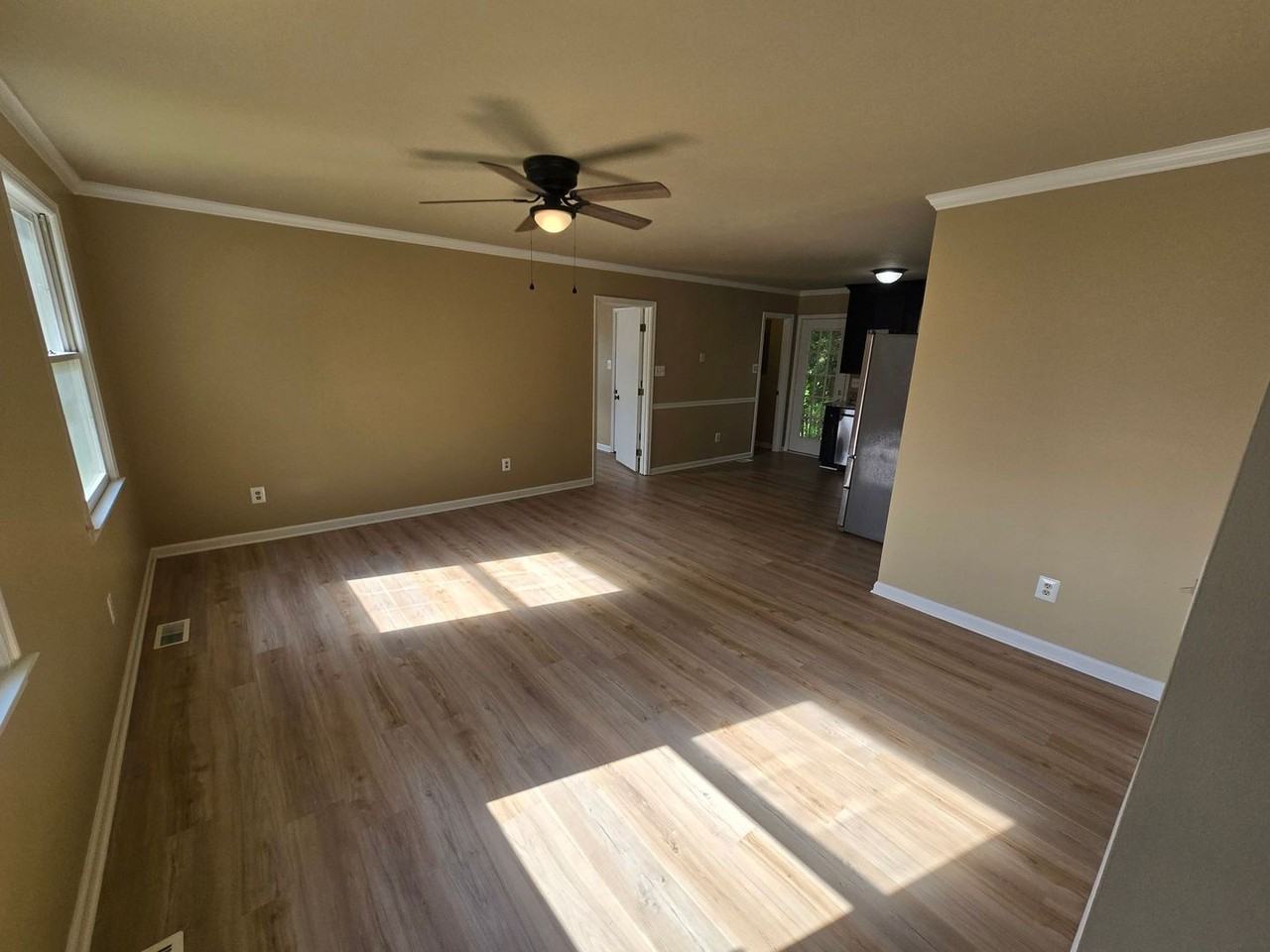 500 Floral Ave - Photo 7 of 26