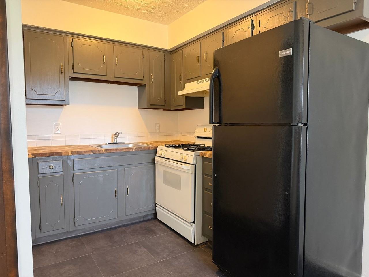 3015 Bollinger Ave Ne - Photo 3 of 7