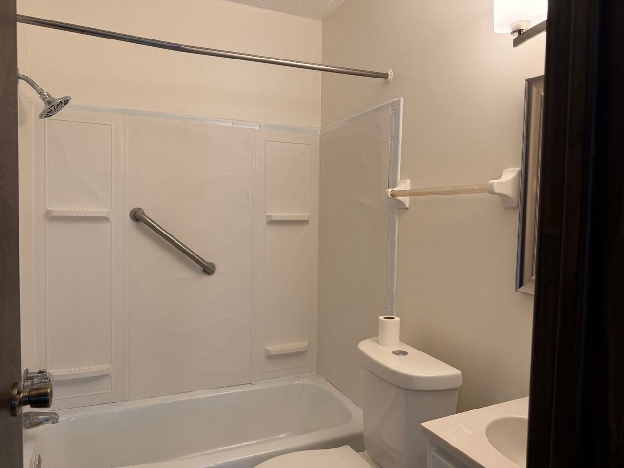 3015 Bollinger Ave Ne - Photo 5 of 7