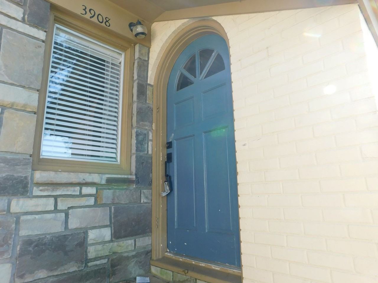 3908 Wicklow Dr - Photo 2 of 15