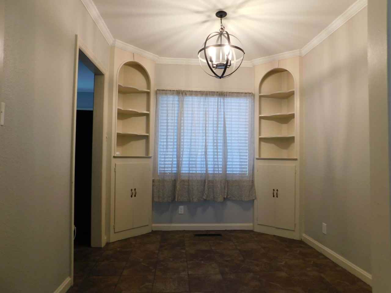 3908 Wicklow Dr - Photo 3 of 15
