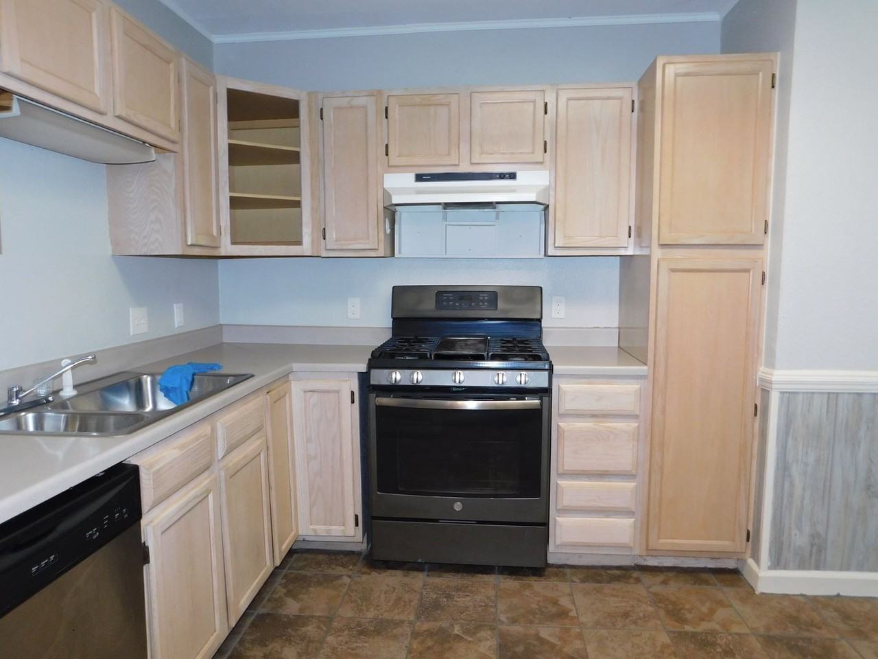 3908 Wicklow Dr - Photo 7 of 15
