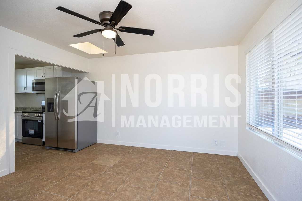 104 1/2 E 10th St - Photo 5 of 9