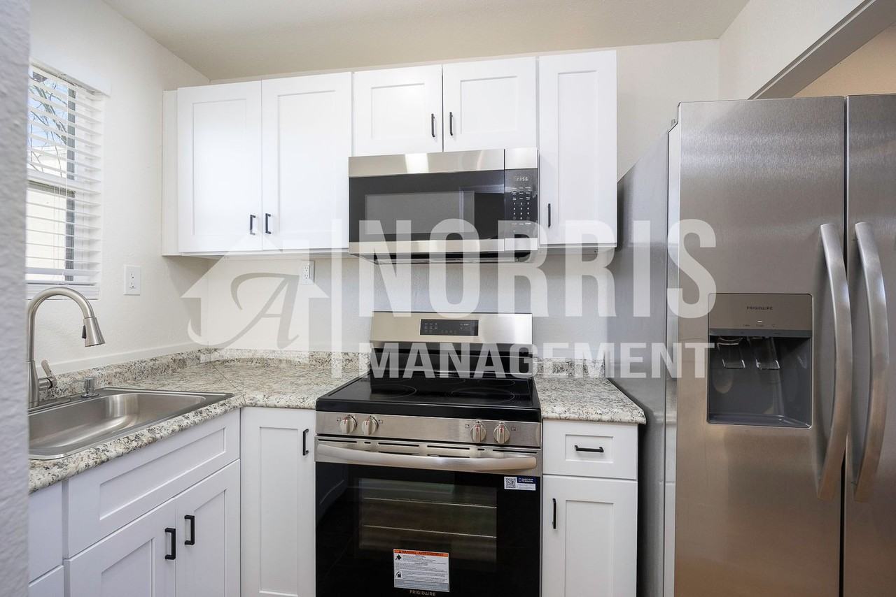 104 1/2 E 10th St - Photo 6 of 9