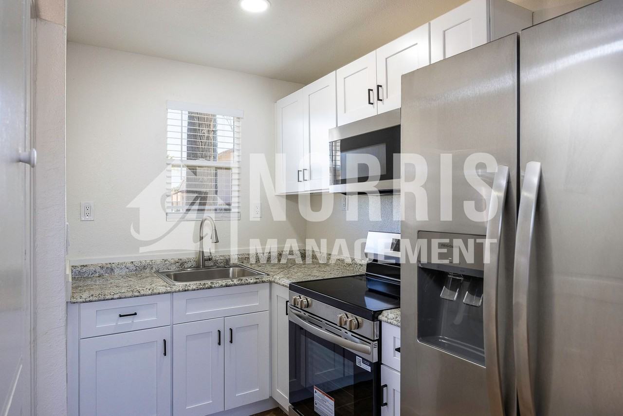104 1/2 E 10th St - Photo 7 of 9