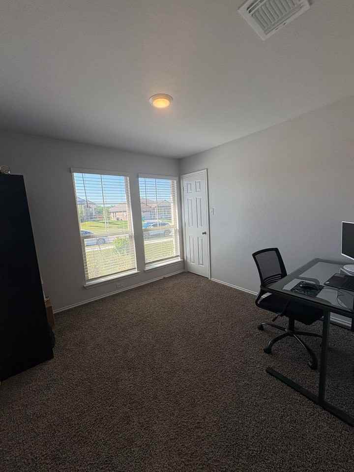 2408 Corradino St - Photo 4 of 10