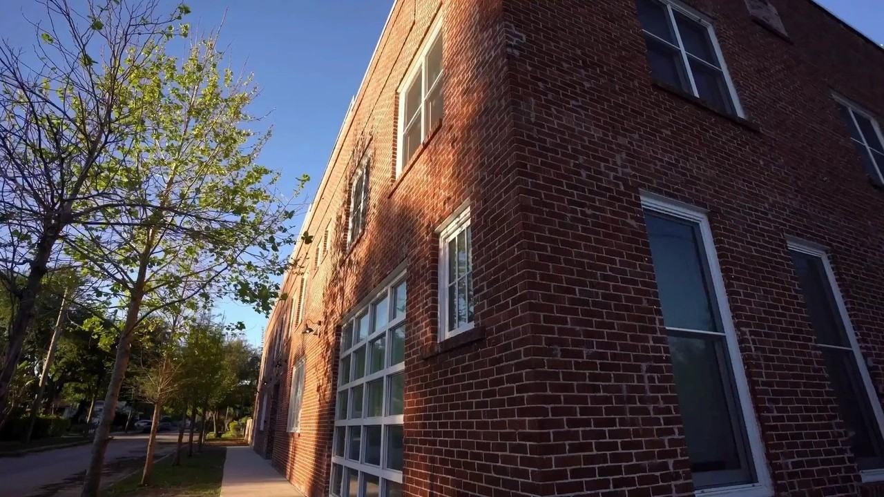Modern, Industrial Flats in Tampa Heights - Photo 5 of 11