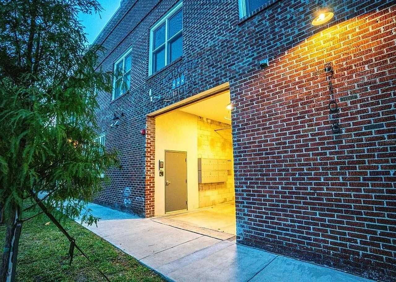 Modern, Industrial Flats in Tampa Heights - Photo 6 of 11