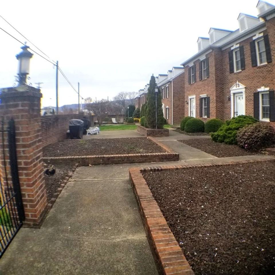 1018 Konnarock Rd - Photo 3 of 20
