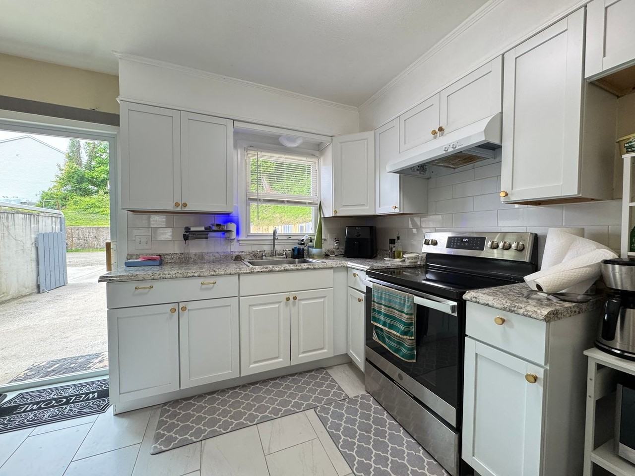 87 Warwick St - Photo 2 of 27