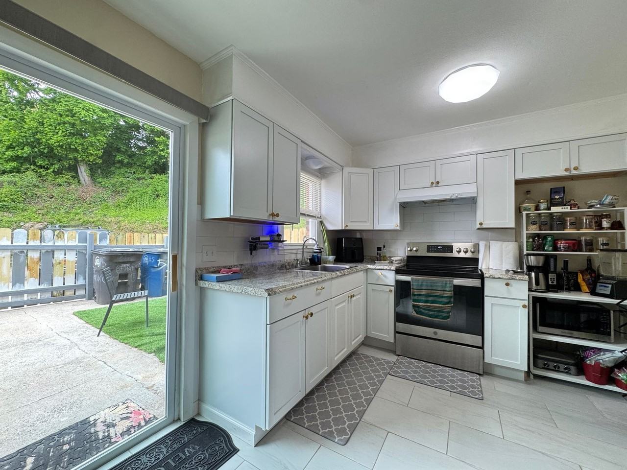 87 Warwick St - Photo 4 of 27