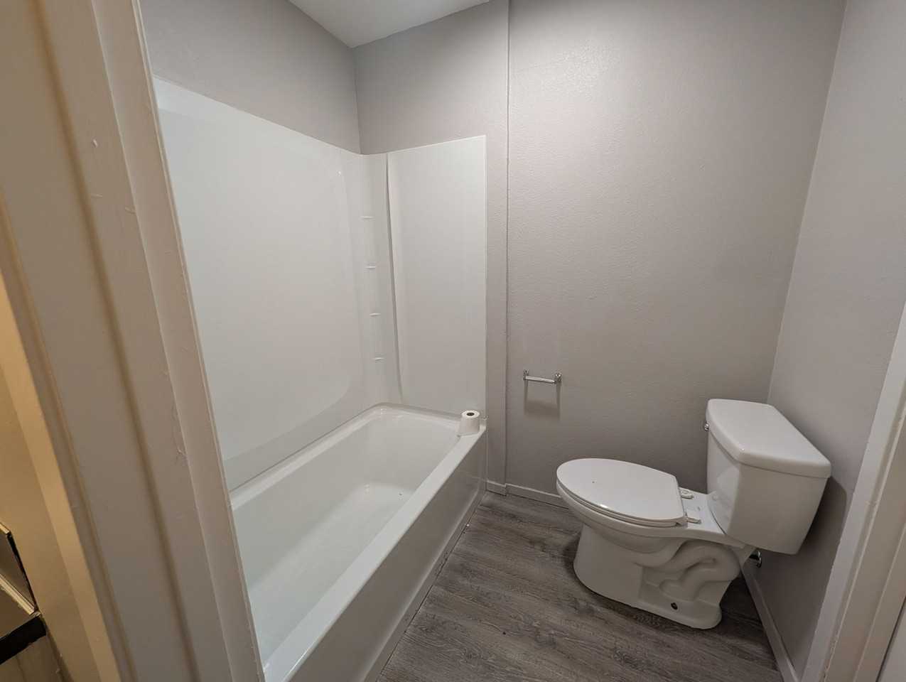 2400 Brookridge Dr #8 - Photo 4 of 6