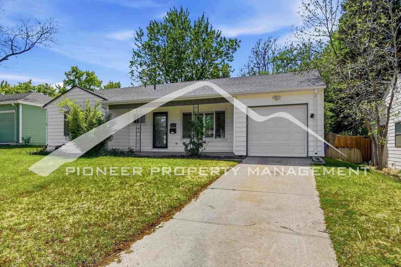 3025 S Harrison St - Photo 2 of 26