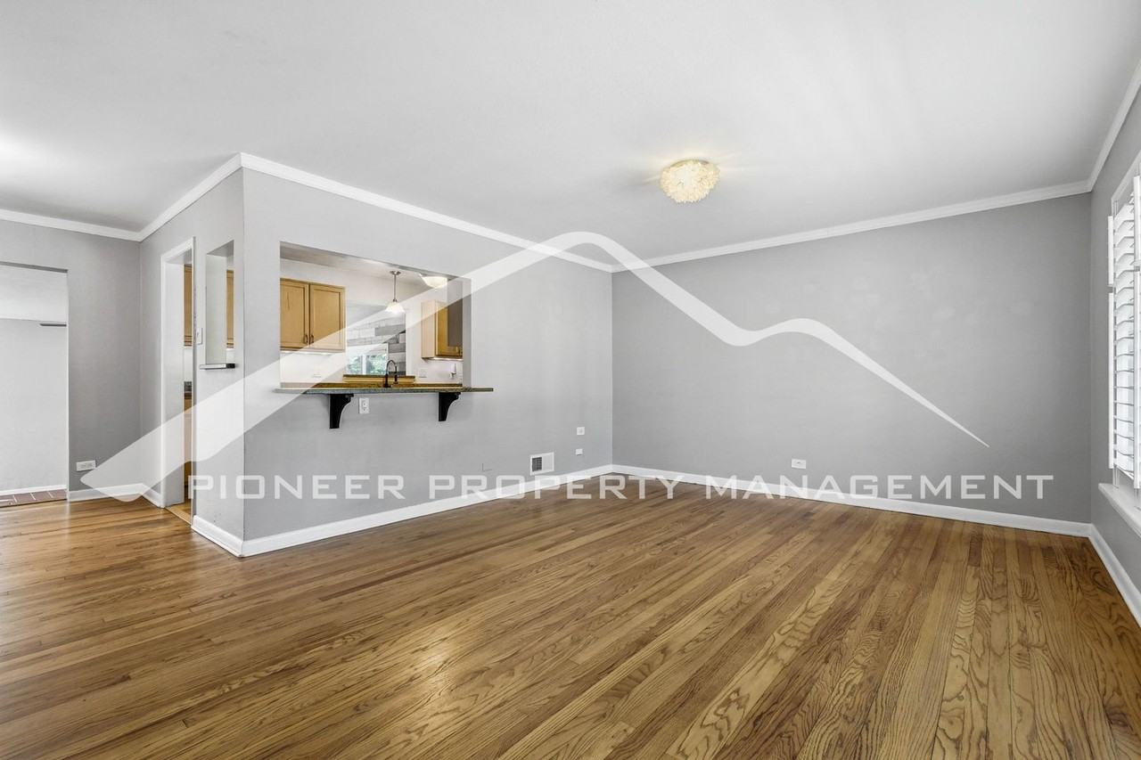 3025 S Harrison St - Photo 5 of 26