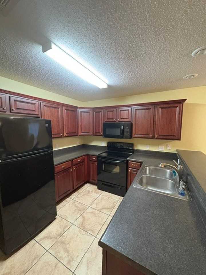 311 Dahlquist Dr - Photo 2 of 23