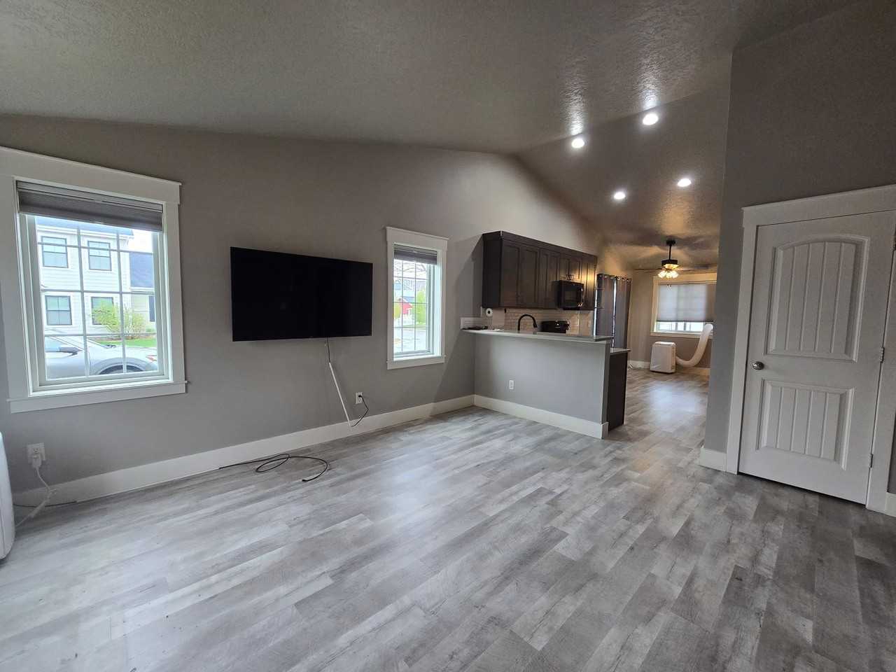 5247 Golden Hollow Rd - Photo 5 of 27