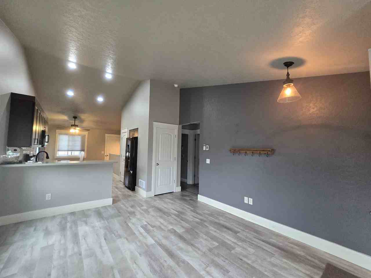 5247 Golden Hollow Rd - Photo 6 of 27