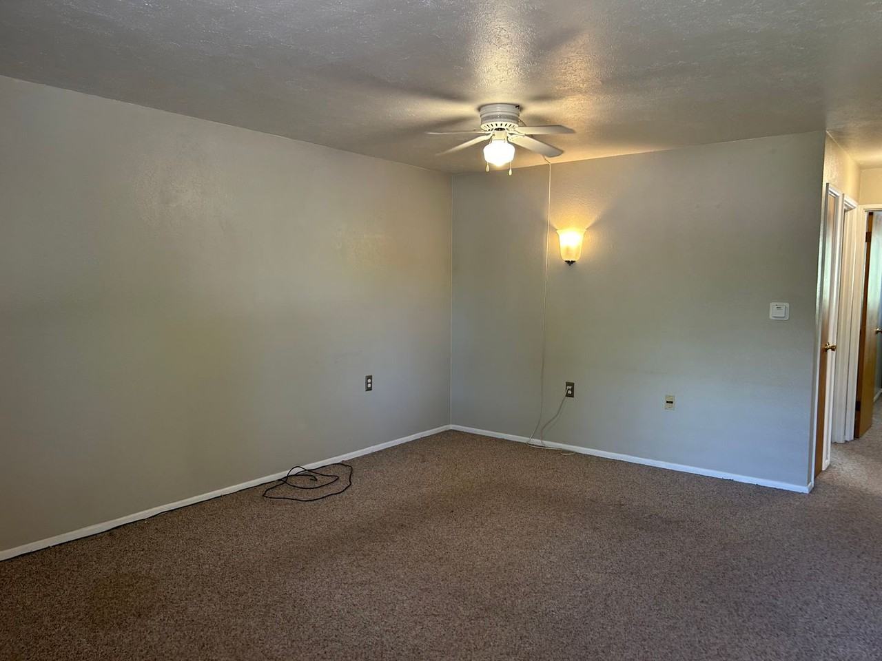 301 Peterson St - Photo 2 of 11