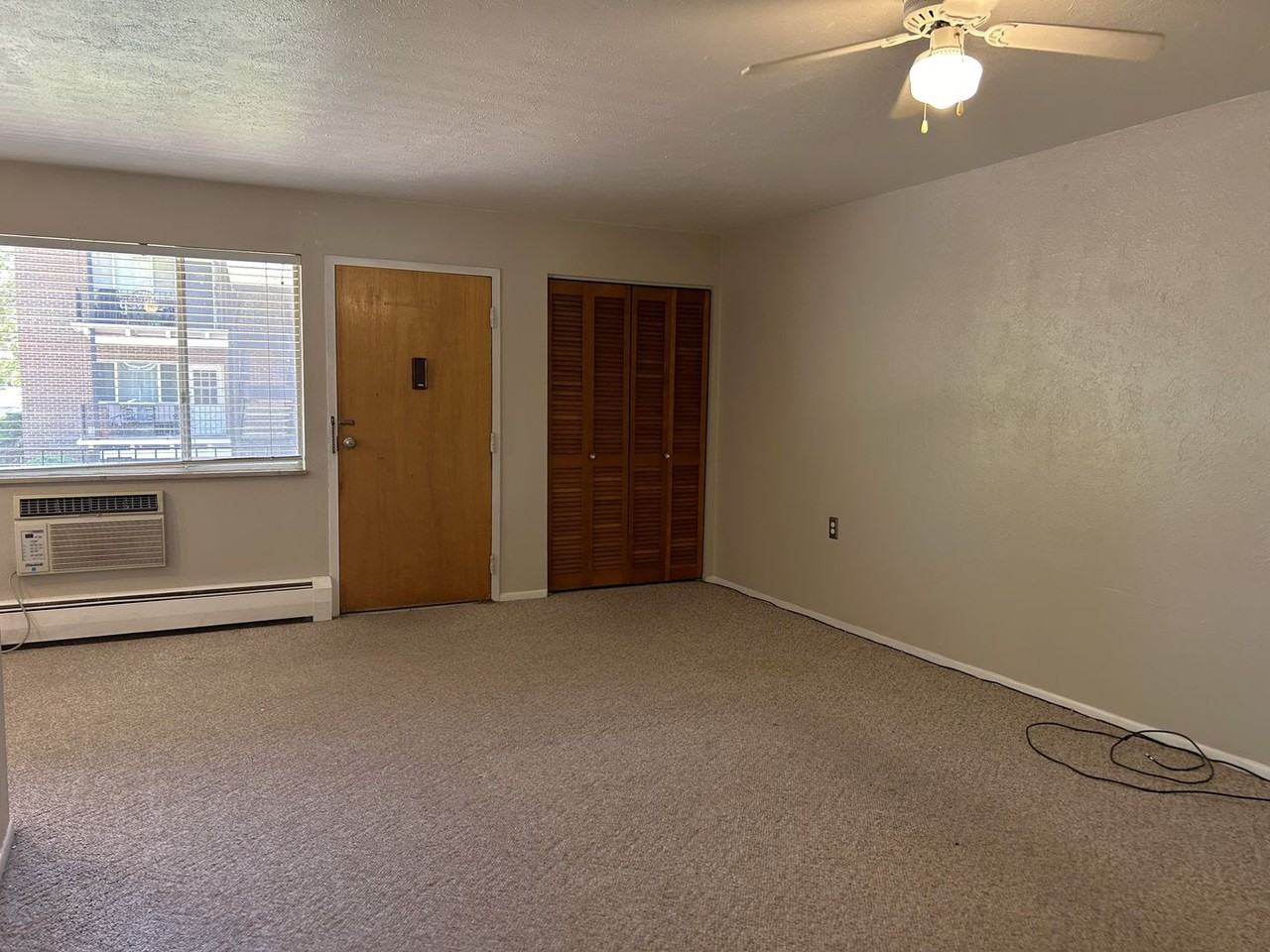301 Peterson St - Photo 3 of 11