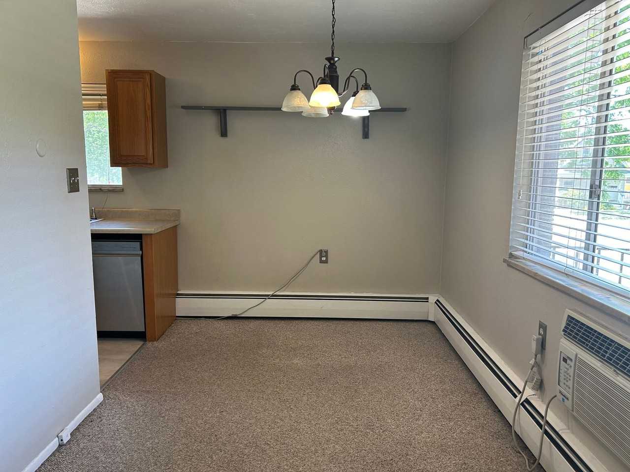 301 Peterson St - Photo 4 of 11