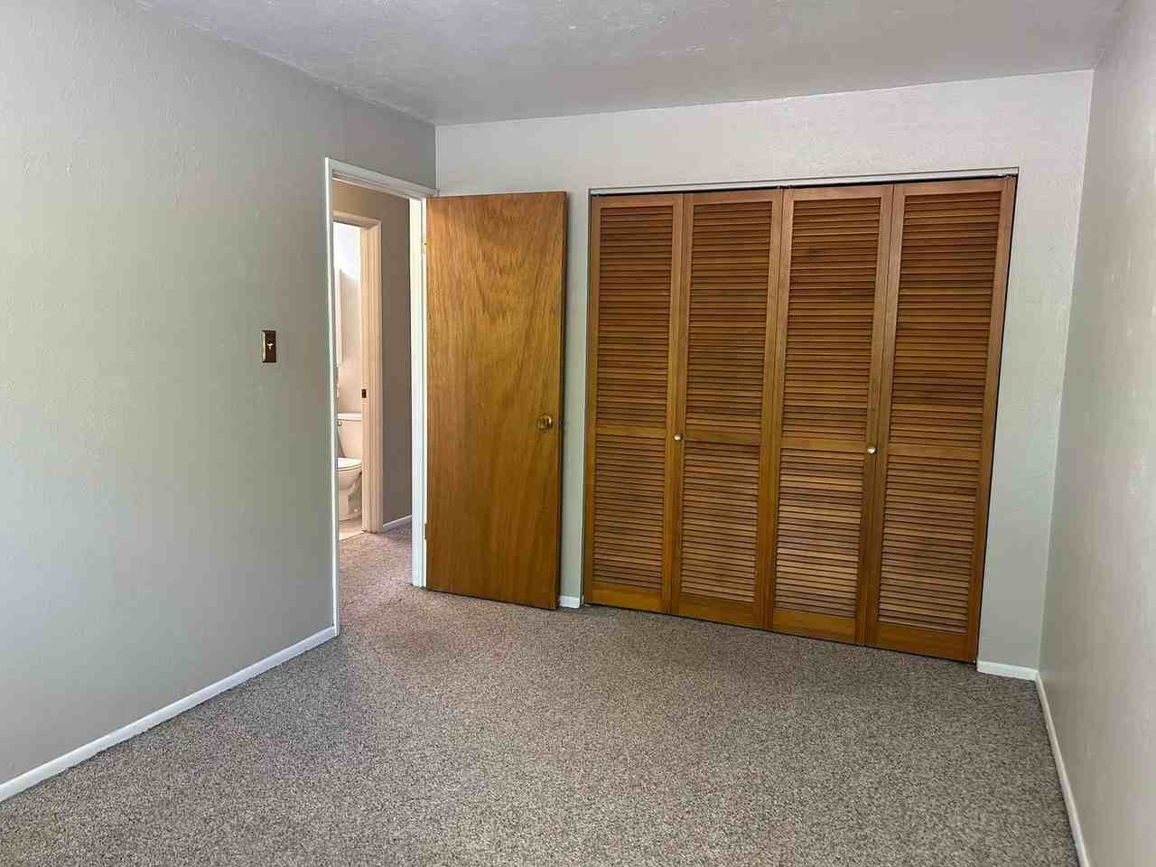 301 Peterson St - Photo 7 of 11