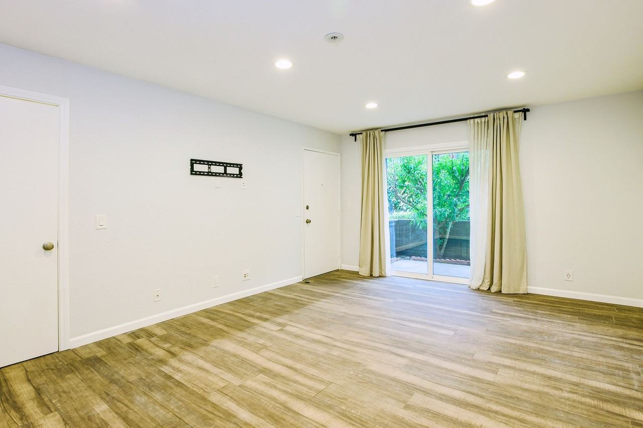 23250 Orange Ave - Photo 3 of 16