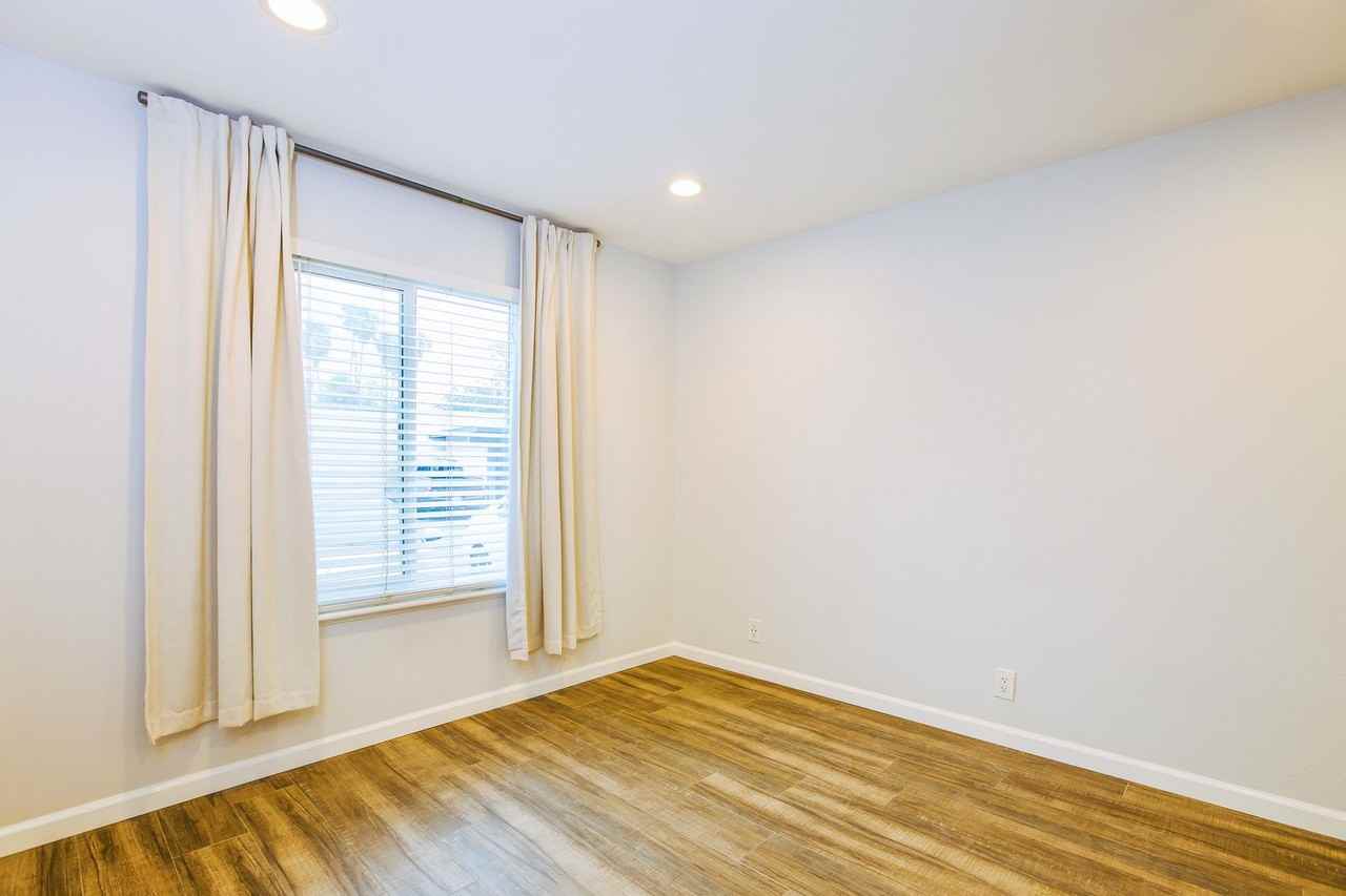 23250 Orange Ave - Photo 6 of 16