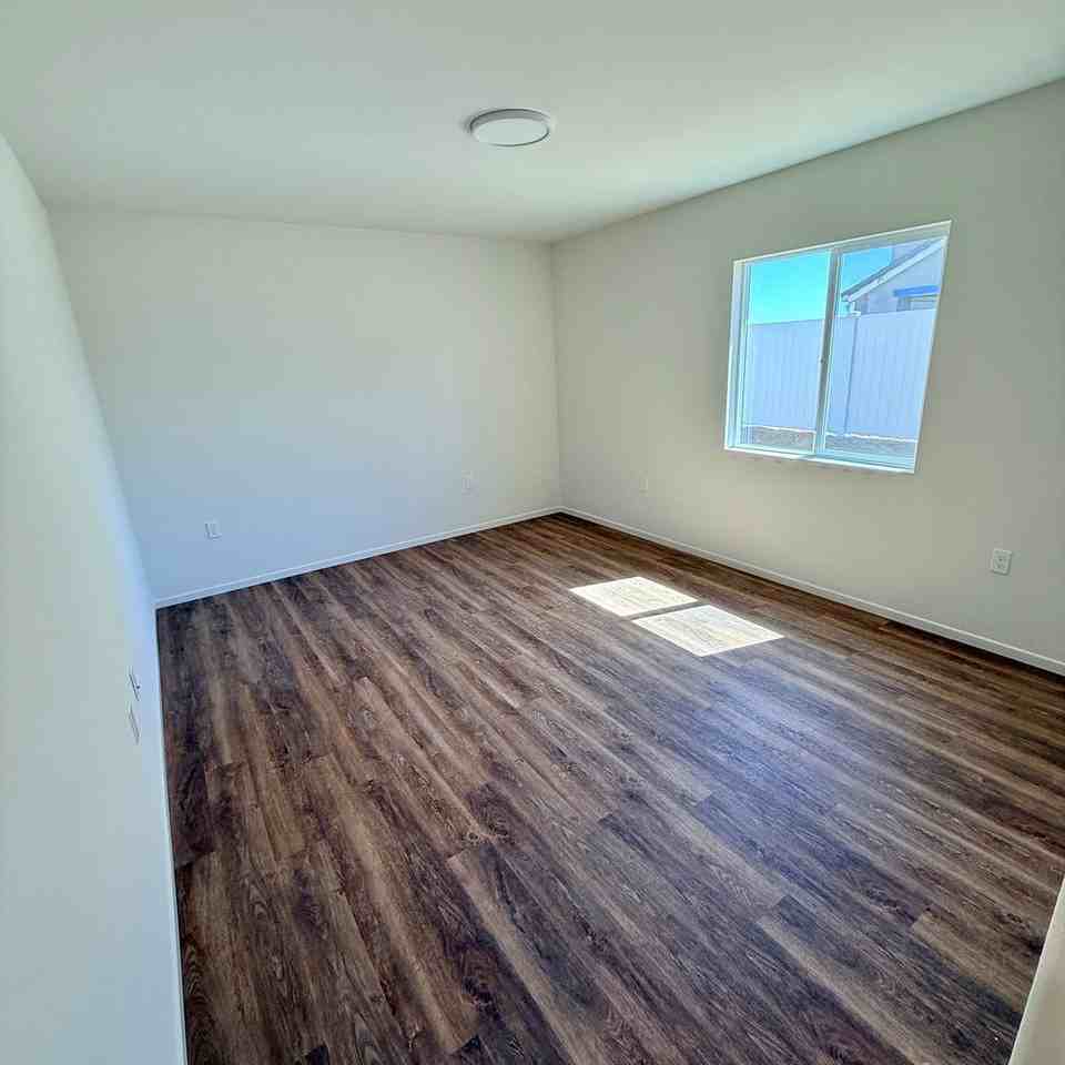 11705 Sebastian St - Photo 5 of 37