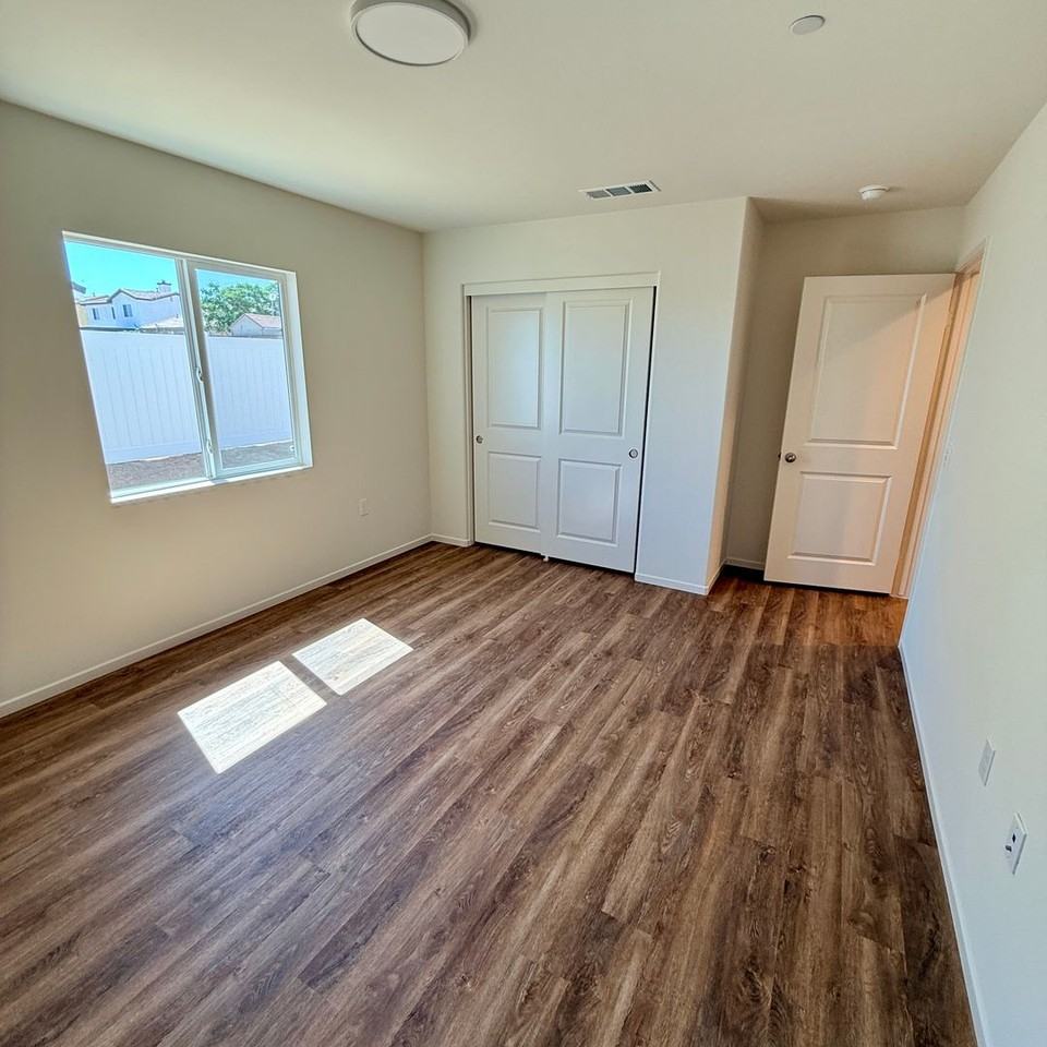 11705 Sebastian St - Photo 6 of 37