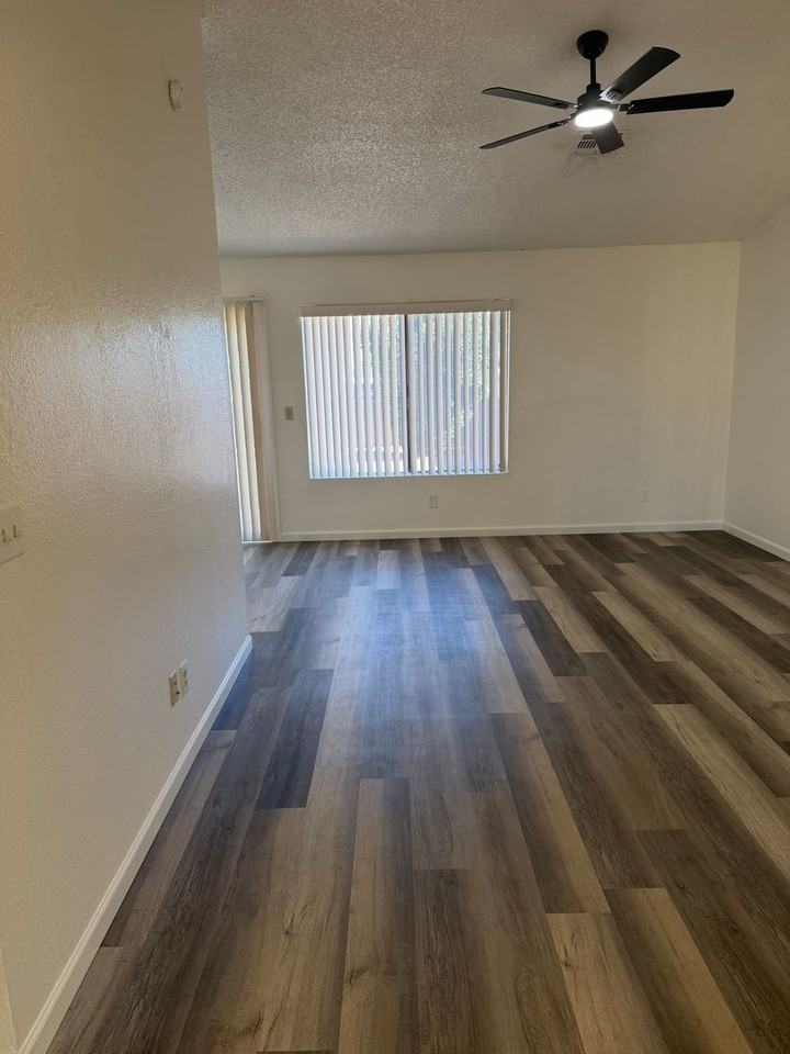 549 Charles Dr - Photo 6 of 24