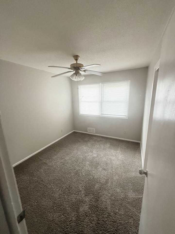 1213 East Ave S - Photo 4 of 8