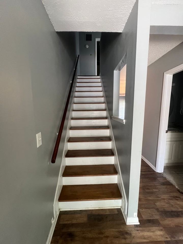832 W 25th St - Photo 2 of 16