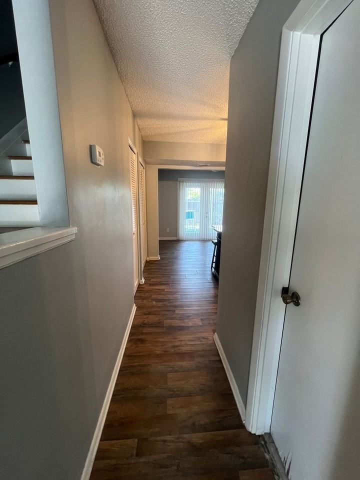 832 W 25th St - Photo 3 of 16