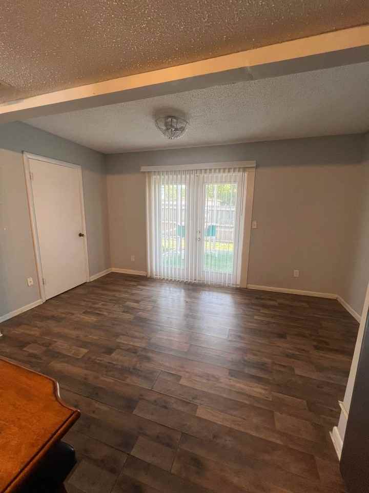 832 W 25th St - Photo 7 of 16
