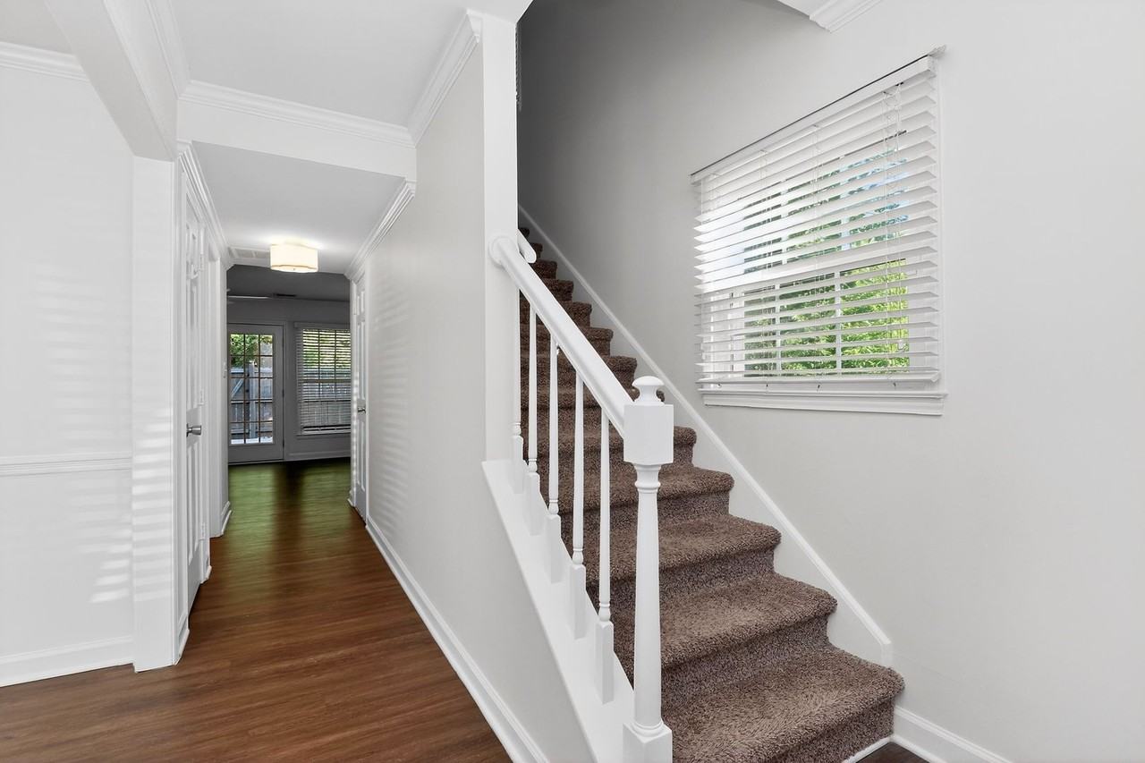1819 Sabrina Ct - Photo 3 of 31