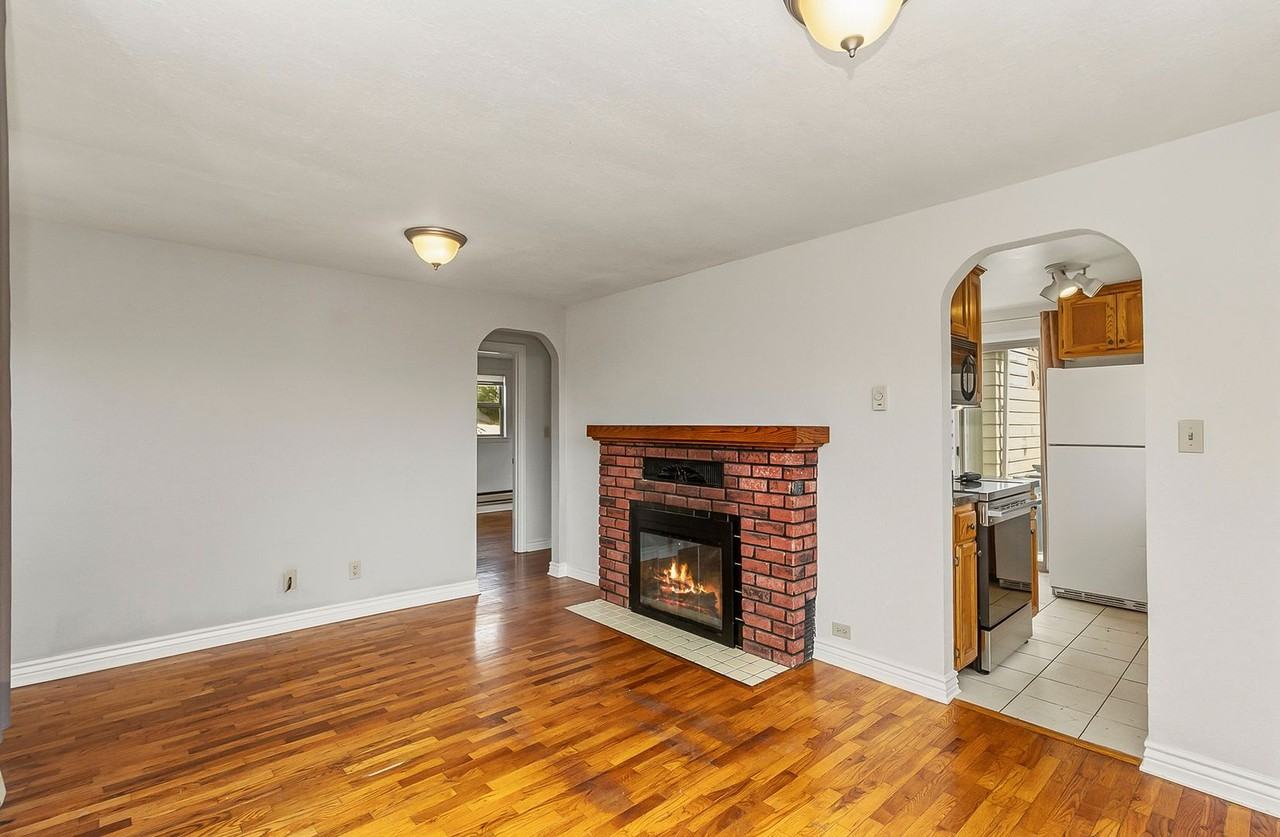 229 Avenue F - Photo 3 of 29