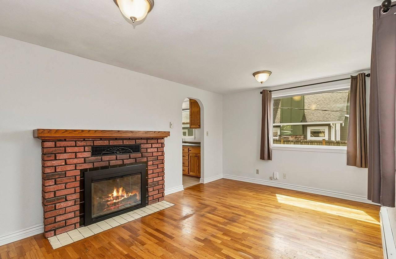 229 Avenue F - Photo 4 of 29