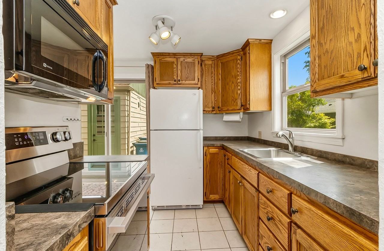 229 Avenue F - Photo 5 of 29
