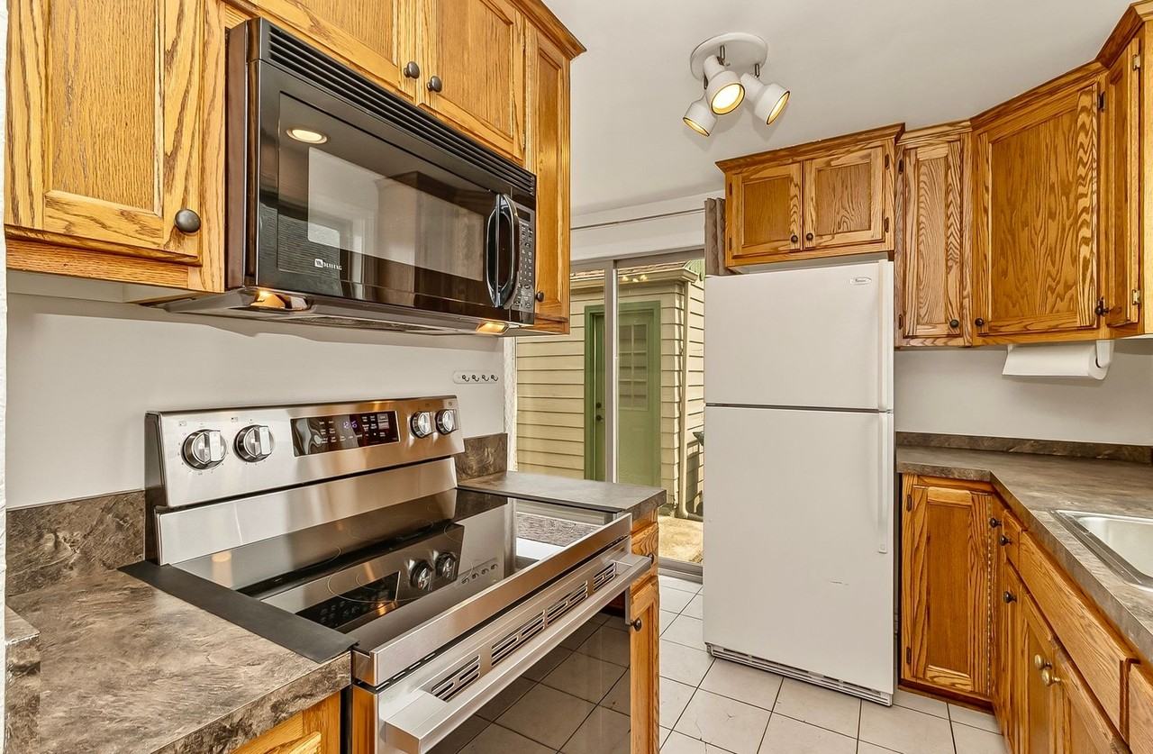229 Avenue F - Photo 7 of 29