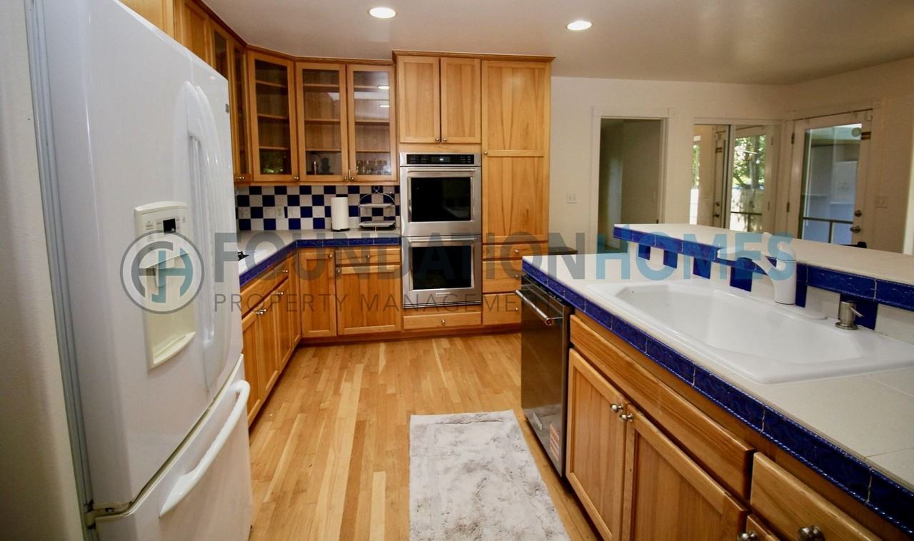 9 Scenic Ave - Photo 4 of 17