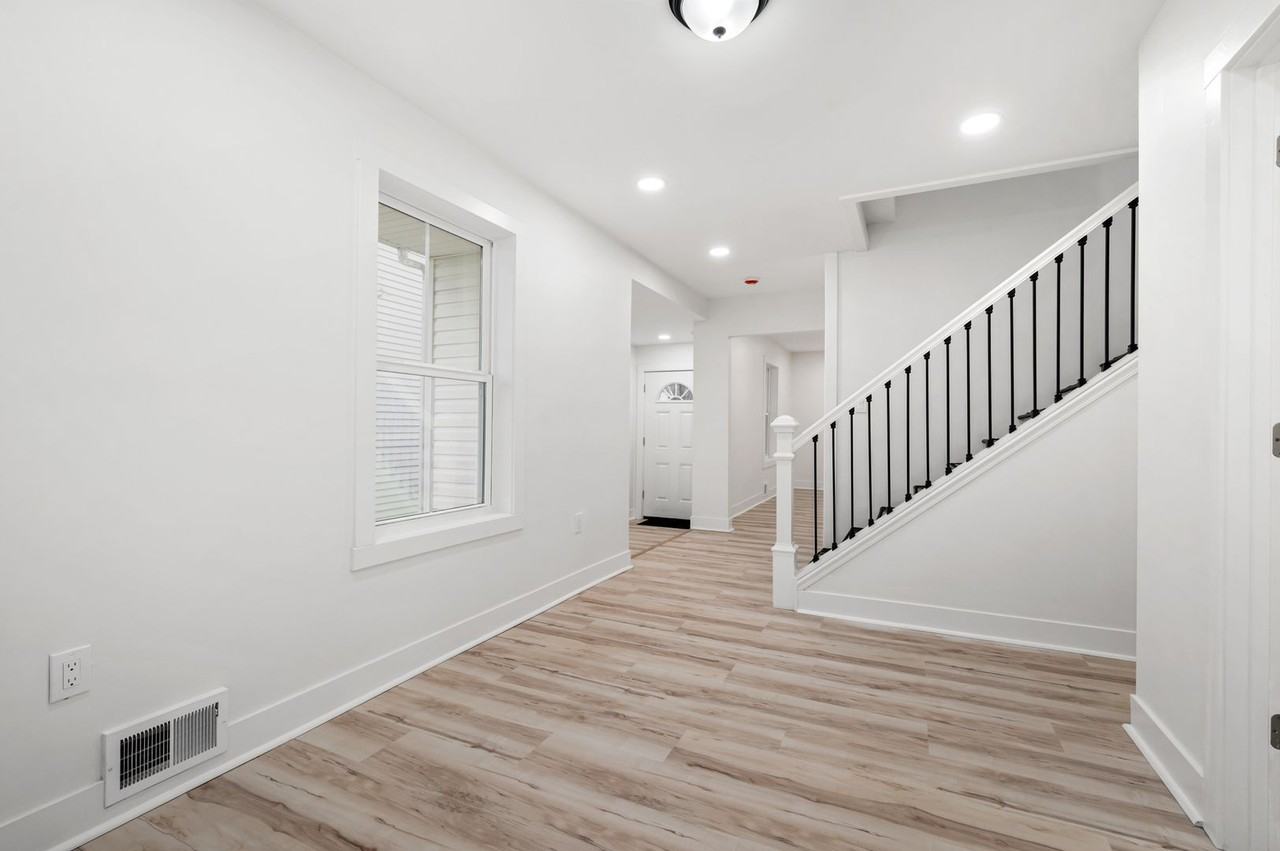 6963 Verona St - Photo 4 of 30