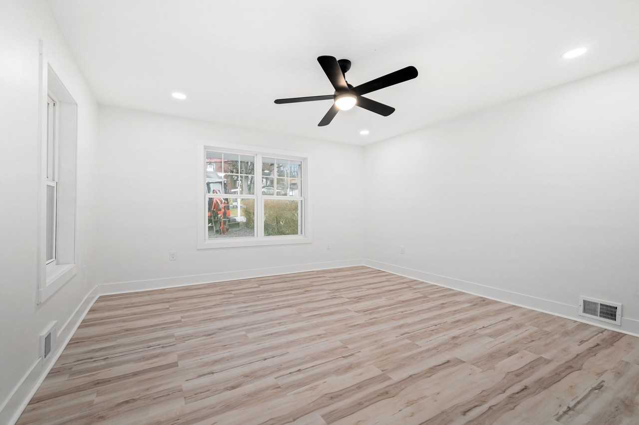 6963 Verona St - Photo 7 of 30