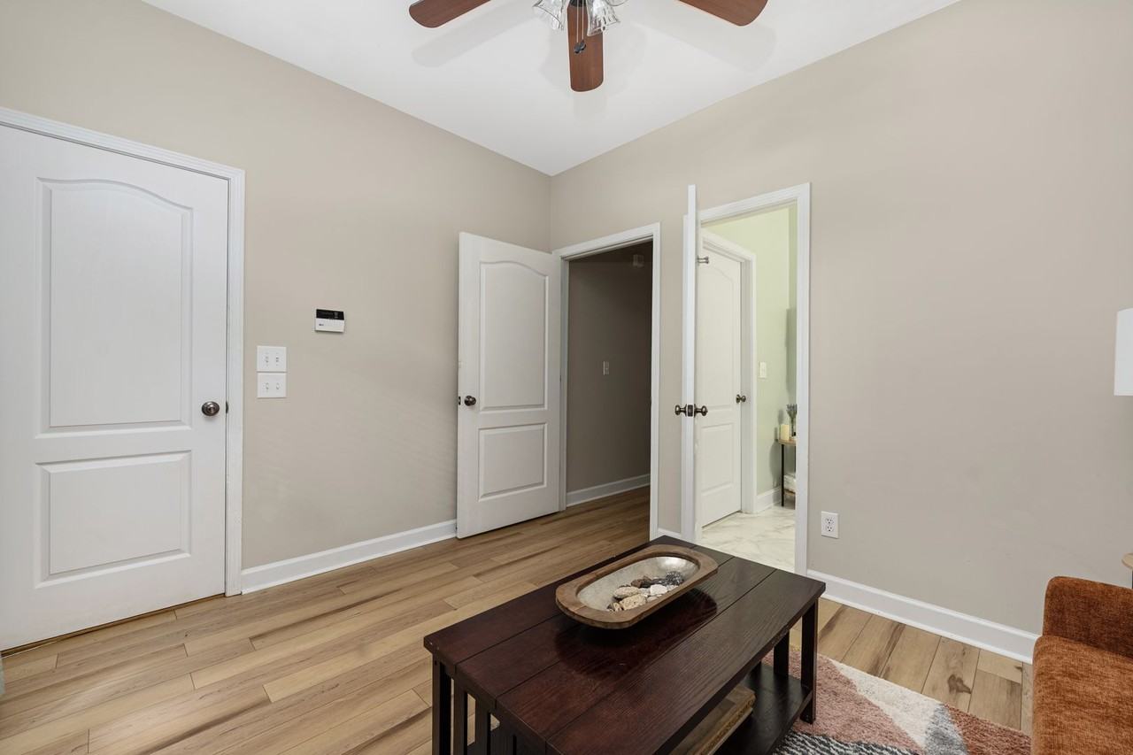 13704 Anthea Ln - Photo 4 of 37